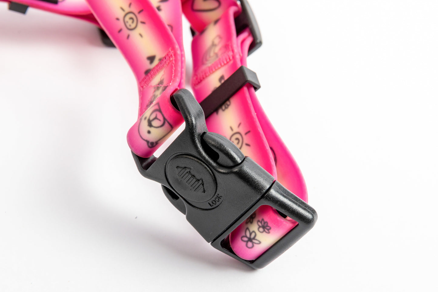 Doodles Waterproof Dog Harness - Pink Gradient - Feature - Locking Quick Release Buckle